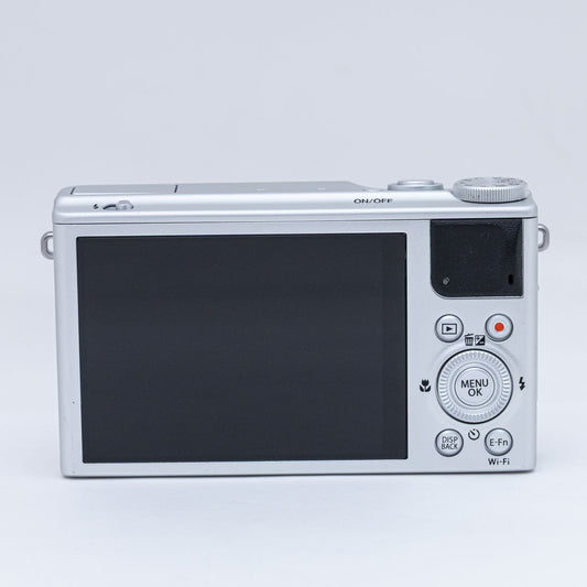 FUJIFILM XQ1 シルバー
