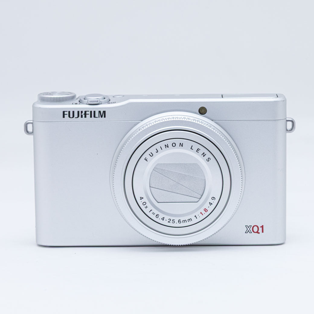FUJIFILM XQ1 シルバー