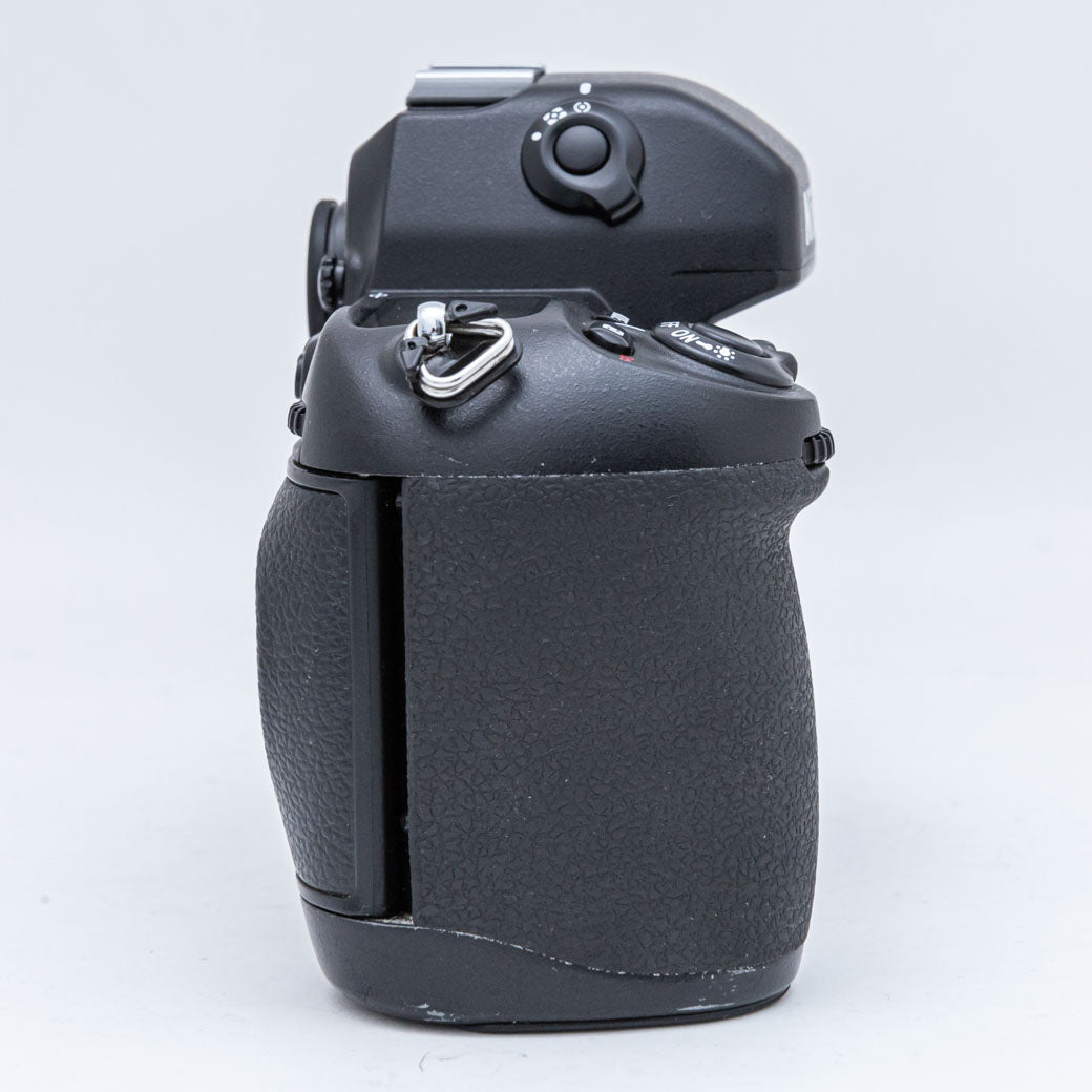 Nikon F100