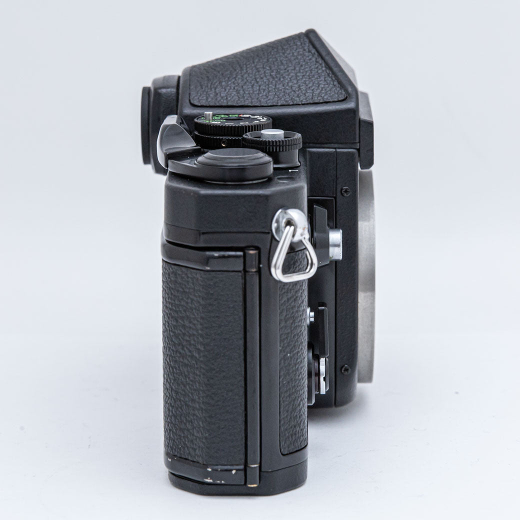 Nikon F2 チタン (ネーム入り)