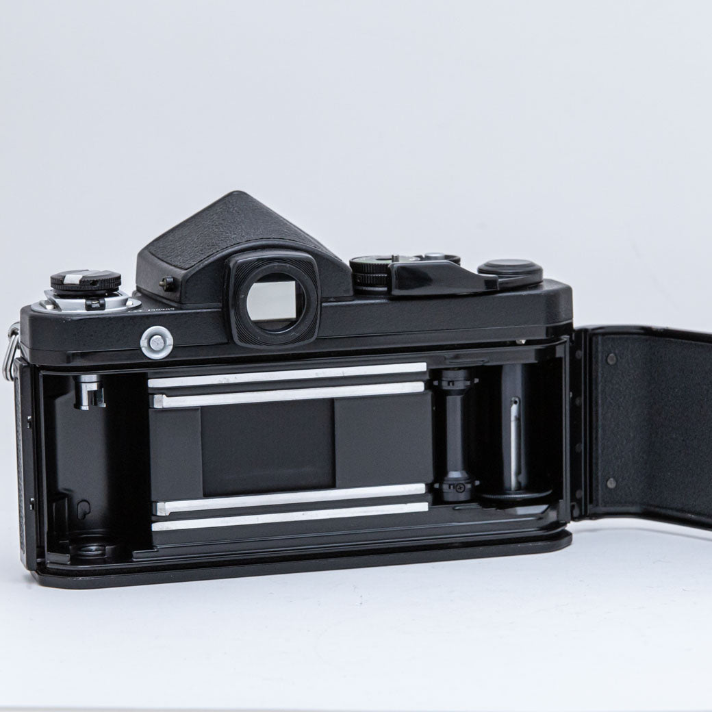 Nikon F2 チタン (ネーム入り)