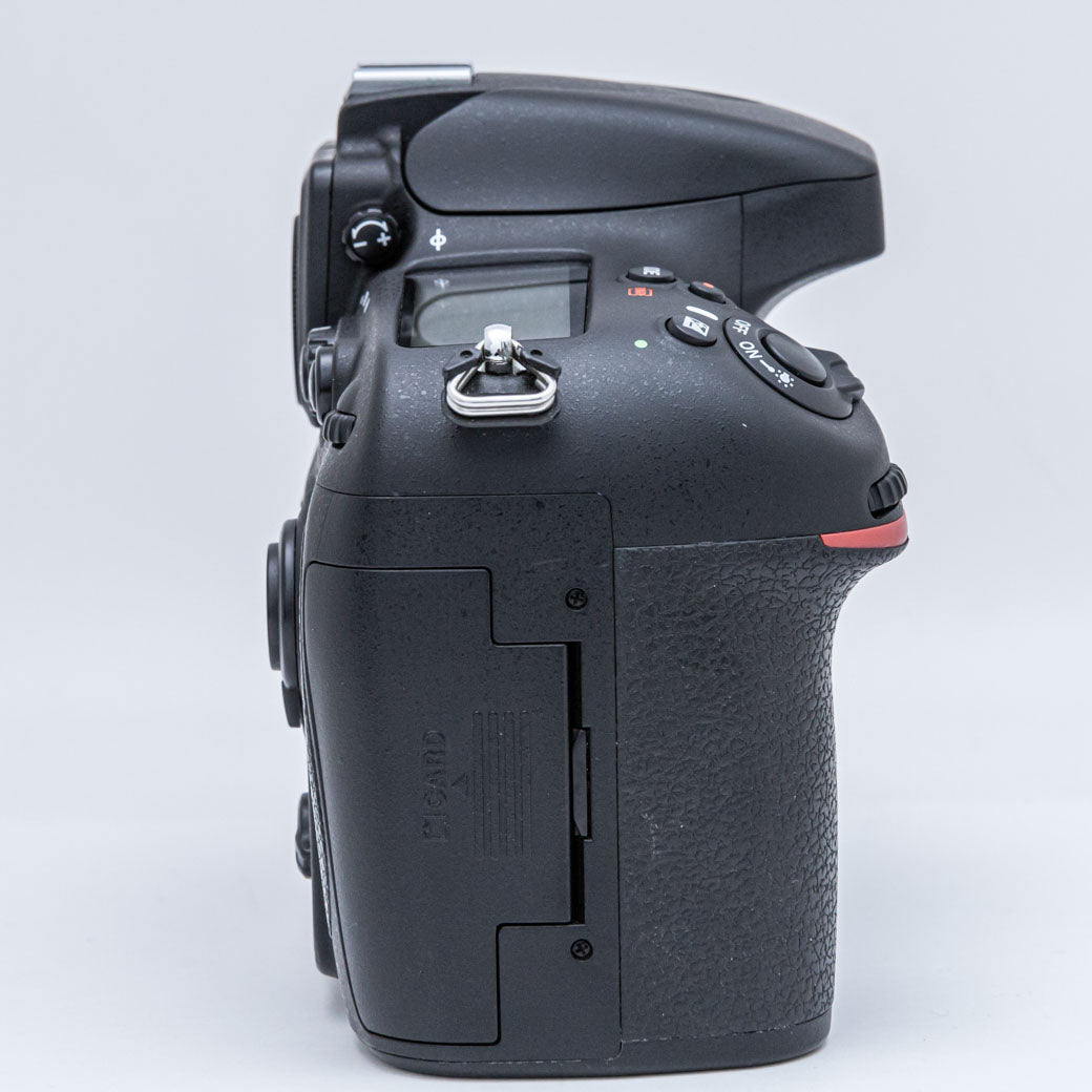 Nikon D800, MB-D12