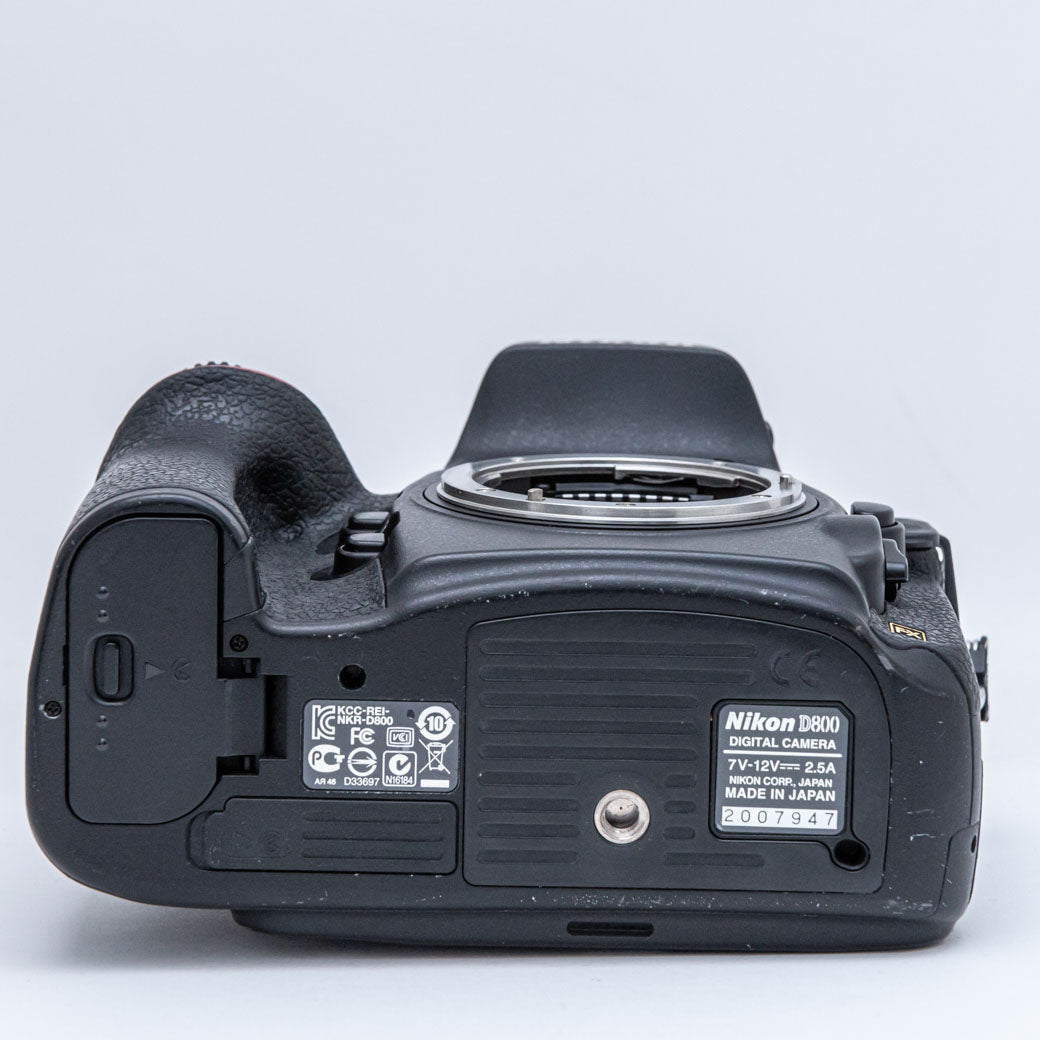 Nikon D800, MB-D12