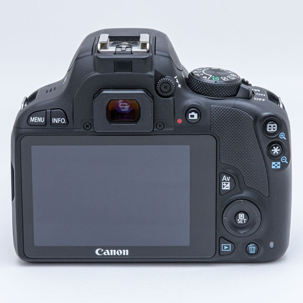 Canon EOS Kiss X7, EF-S 18-55mm F3.5-5.6 IS STM