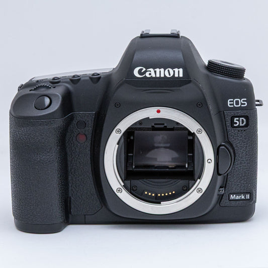 Canon EOS 5D MarkII + BG-E6