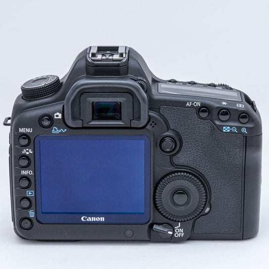 Canon EOS 5D MarkII + BG-E6
