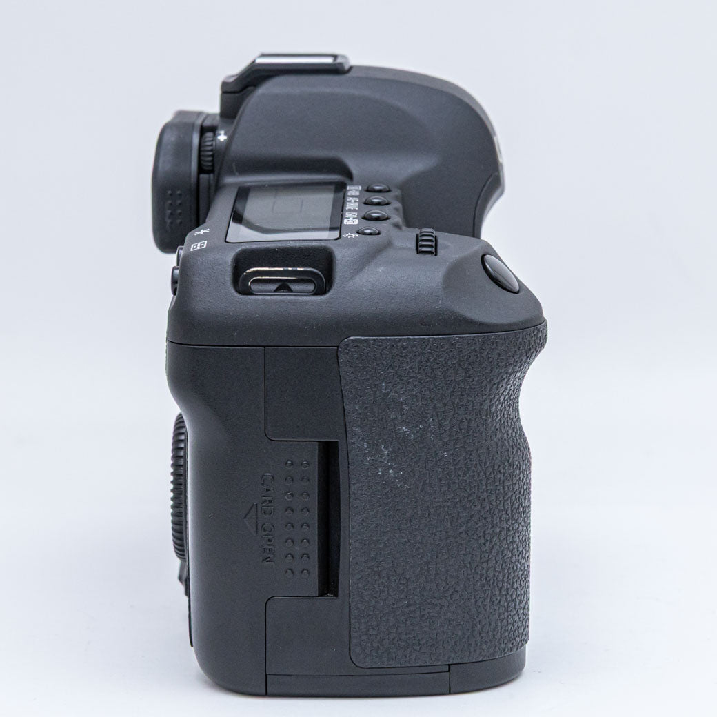 Canon EOS 5D MarkII + BG-E6