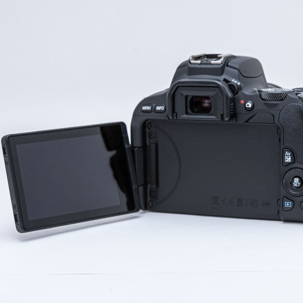 Canon EOS Kiss X9, EF-S 18-55mm F4-5.6 IS STM