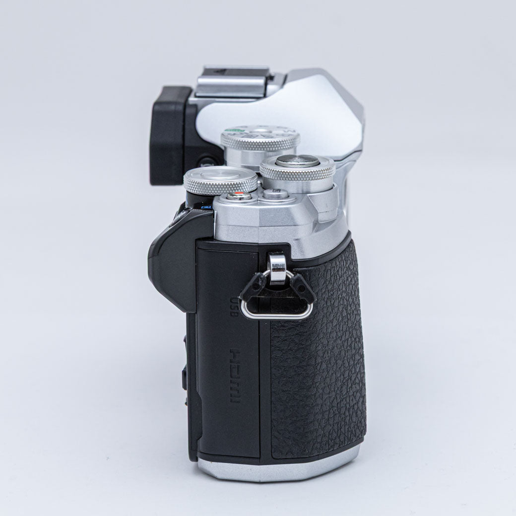 OLYMPUS OM-D E-M10 Mark III シルバー