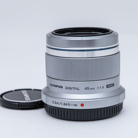 OLYMPUS M.ZUIKO DIGITAL 45mm F1.8 シルバー