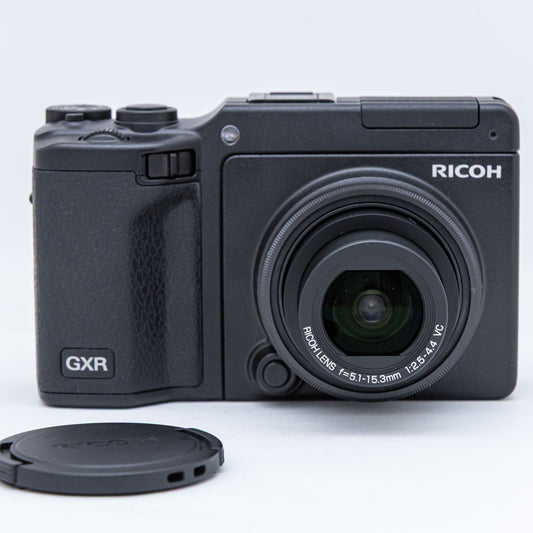 RICOH GXR + S10 24-72mm F2.5-4.4 VC