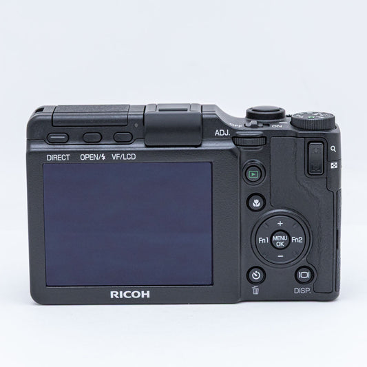 RICOH GXR + S10 24-72mm F2.5-4.4 VC