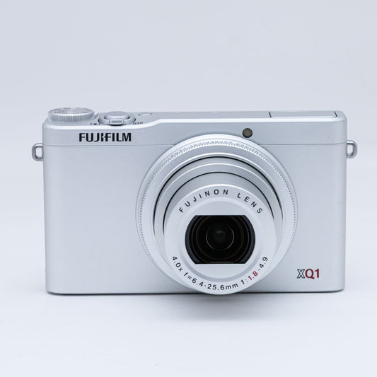 FUJIFILM XQ1 シルバー