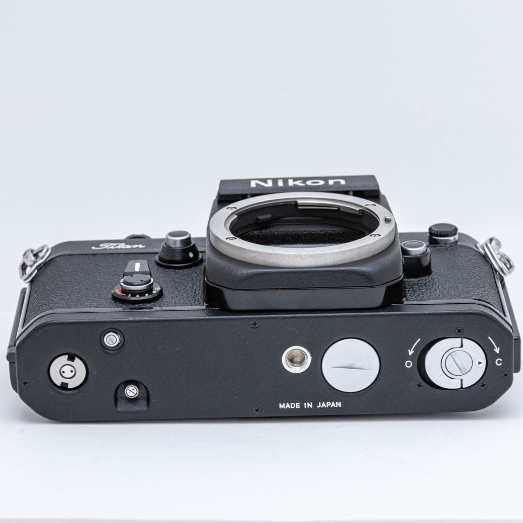 Nikon F2 チタン (ネーム入り) – ねりま中古カメラきつね堂