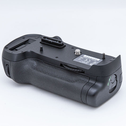 Nikon マルチパワーバッテリーパック MB-D12