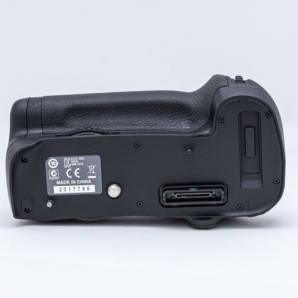Nikon マルチパワーバッテリーパック MB-D12