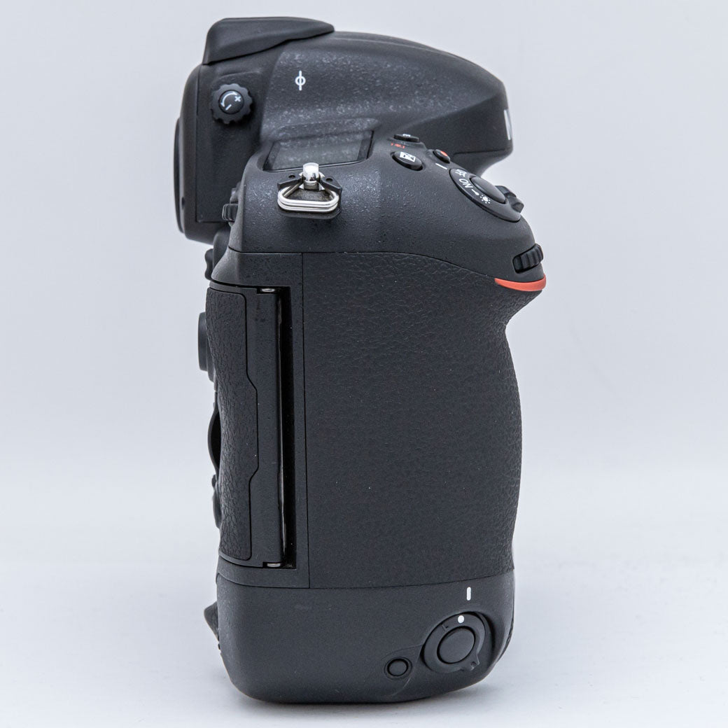 美品 Nikon D4 バッテリー3個付き 完動品 （ニコン 中古 一眼