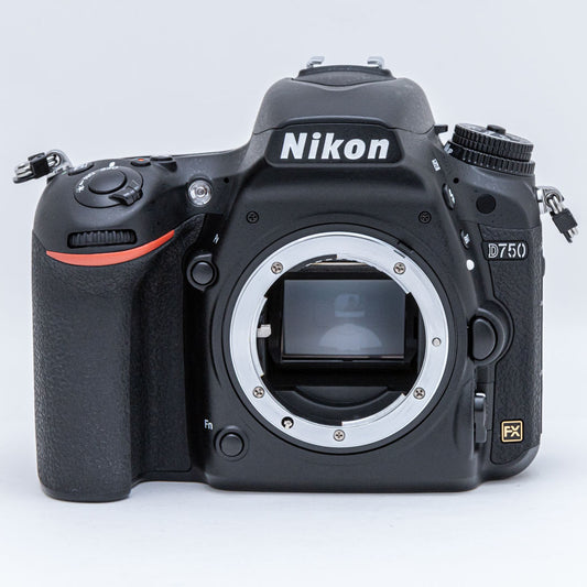 Nikon D750 + MB-D16