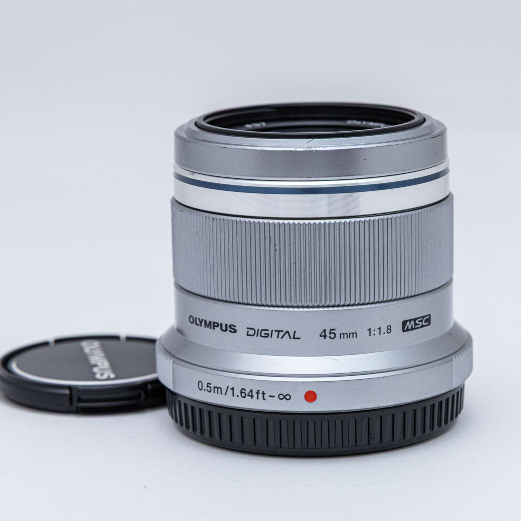【 中古 】OLYMPUS 45mm F1.8 レンズ シルバー OLYMPUS M.ZUIKO DIGITAL 45mm F1.8 シルバー – ねりま中古