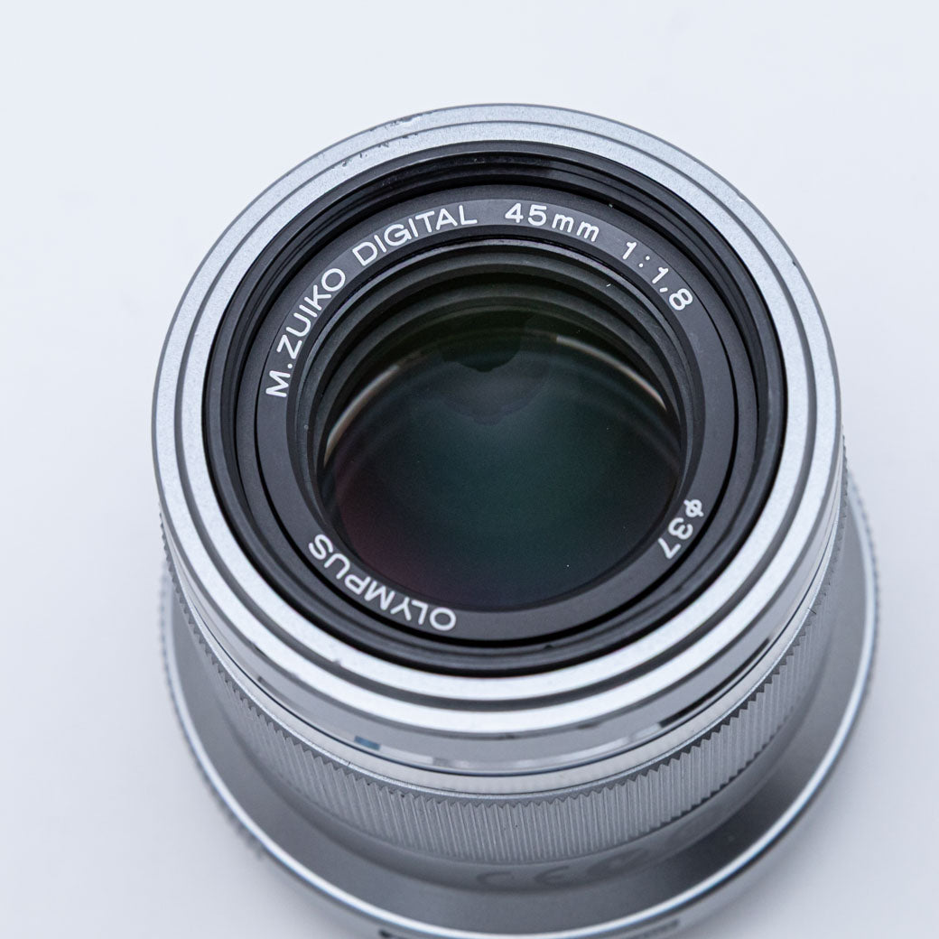 OLYMPUS M.ZUIKO DIGITAL 45mm F1.8 カメラレンズ OM SYSTEM M.ZUIKO DIGITAL 45mm F1.8レビュー｜携行性と高画質