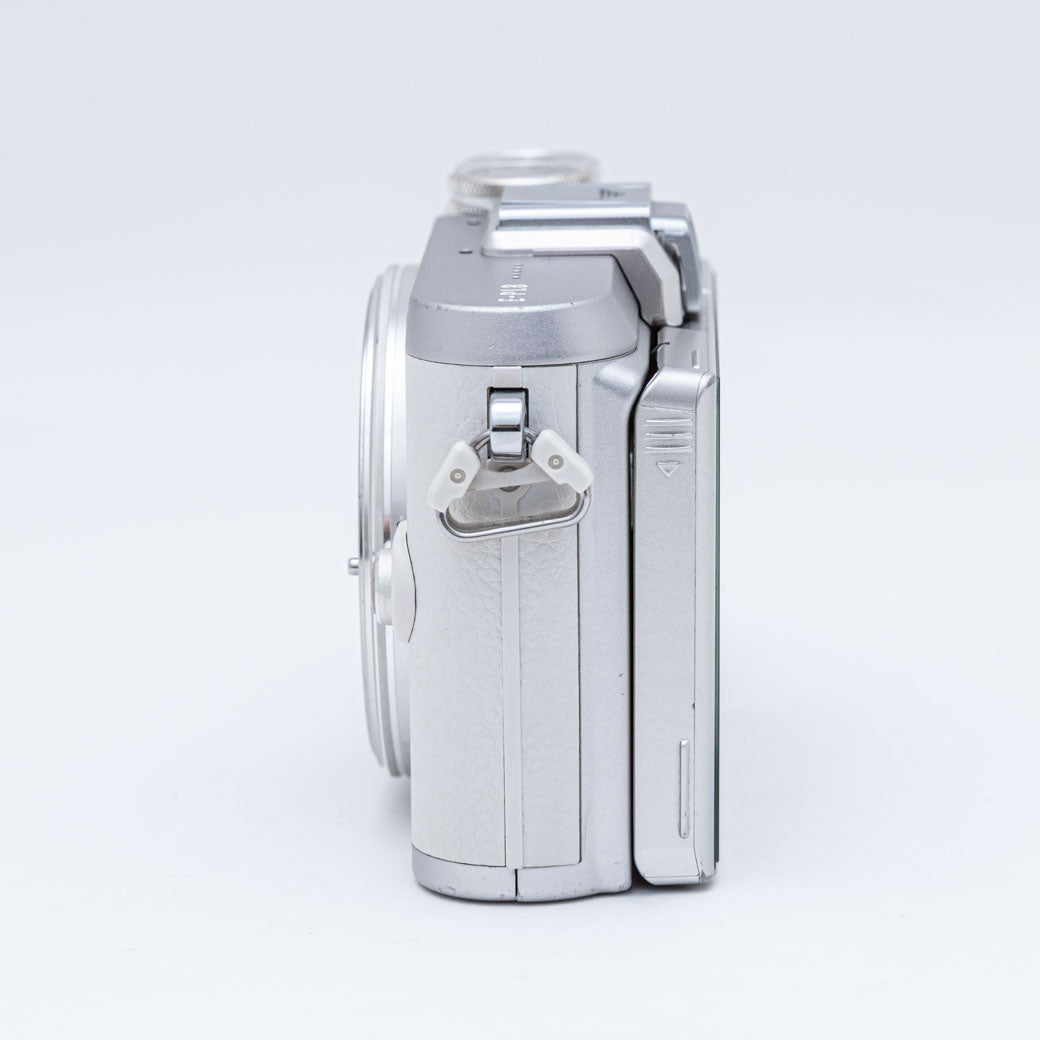 【未使用・匿名発送】 OLYMPUS PEN E-PL8 ホワイト、未使用 OLYMPUS PEN オリンパス ミラーレス ペン E-PL8 レンズセット