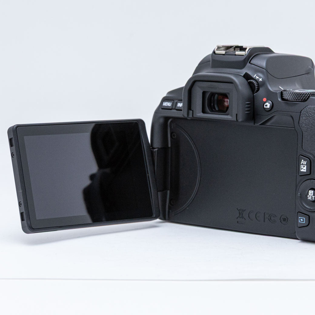 【ほぼ新品】キヤノン  EOSkiss X10レンズ 18〜55mm 付属品あり Canon EOS Kiss X10 ブラック, EF-S 18-55mm F4-5.6 IS STM