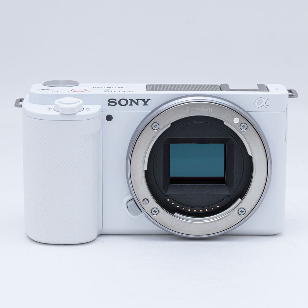 SONY ZV-E10　新品同様品 ボディ Sony ZV-E10 (Body Only) (Black) New-In-Box at Roberts Camera