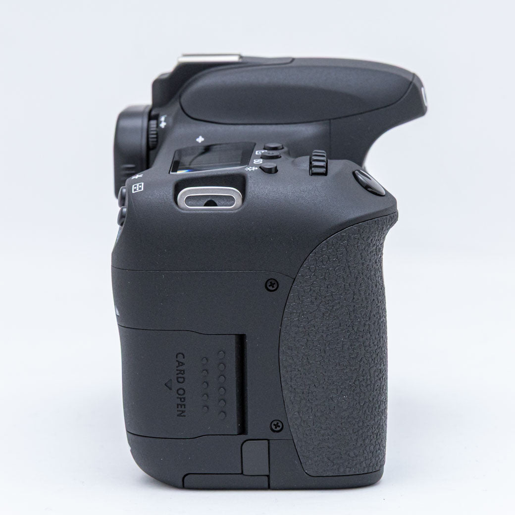 Canon EOS 8000D