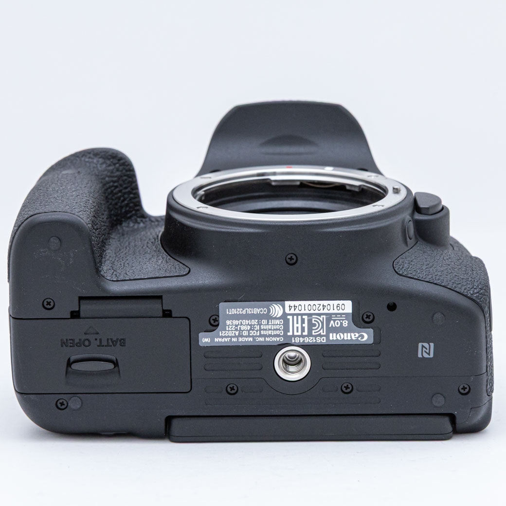 Canon EOS 8000D