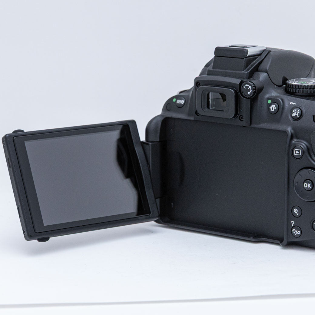 Nikon D5200, AF-S DX 18-55mm F3.5-5.6 VR – ねりま中古カメラ