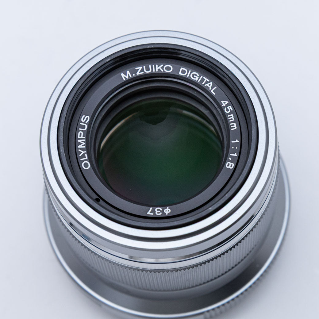 OLYMPUS M.ZUIKO DIGITAL 45mm F1.8 シルバー – ねりま中古カメラきつね堂