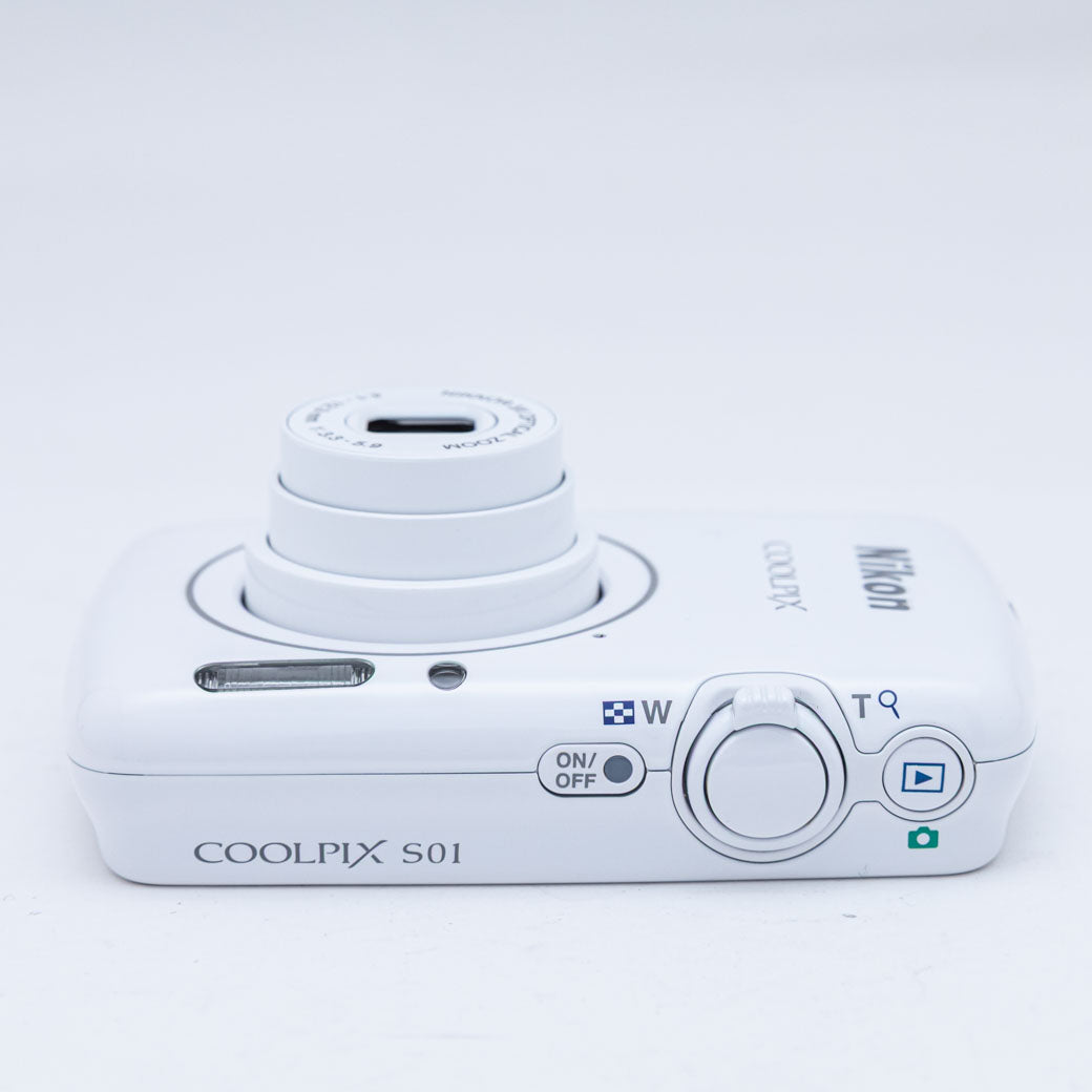 Nikon COOLPIX S01 ホワイト コンパクトデジタルカメラ 本体 Nikon COOLPIX S01 ホワイト – ねりま中古カメラきつね堂