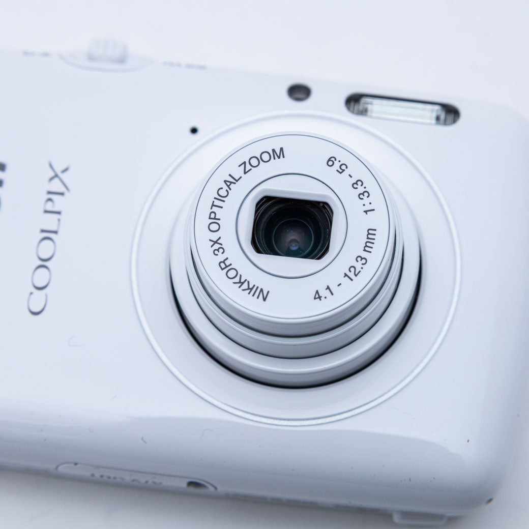 Nikon COOLPIX S01 ホワイト – ねりま中古カメラきつね堂