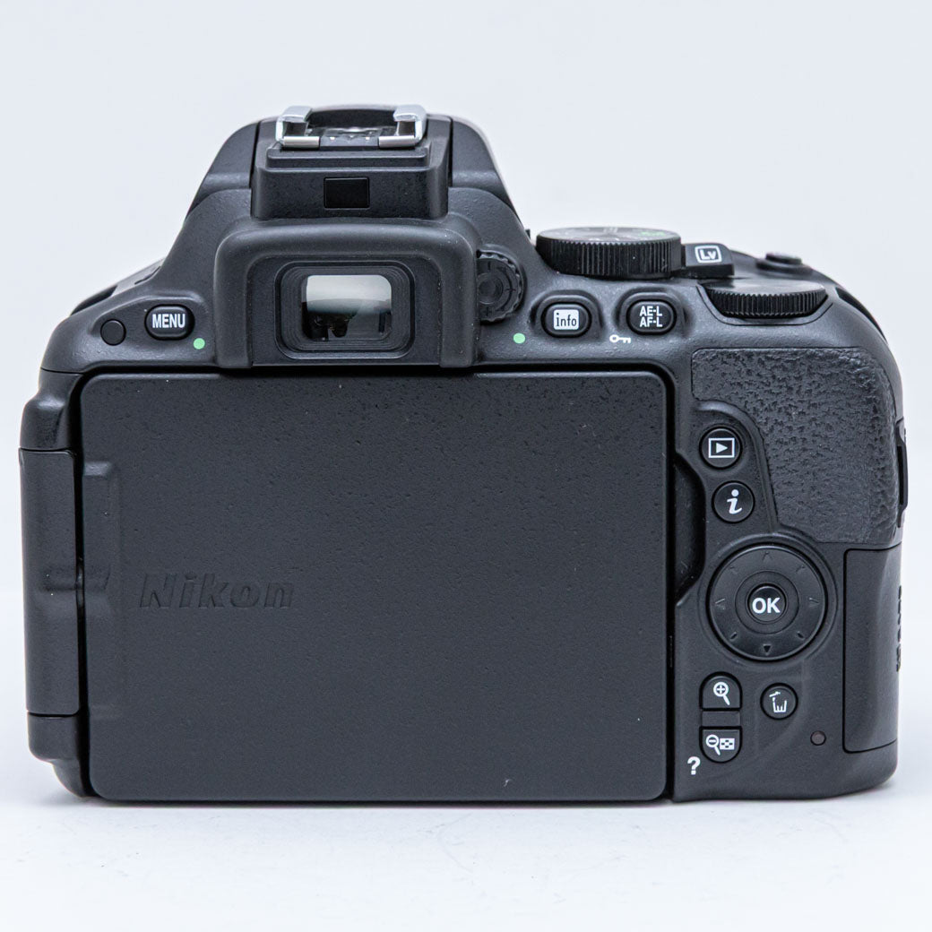 Nikon D5500, AF-S DX 18-55mm F3.5-5.6 G VR II – ねりま中古カメラ