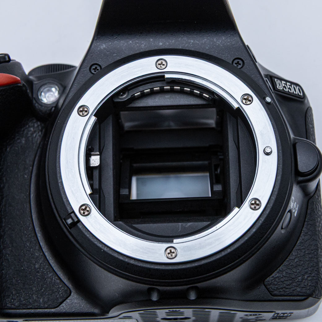 Nikon D5500, AF-S DX 18-55mm F3.5-5.6 G VR II – ねりま中古カメラ