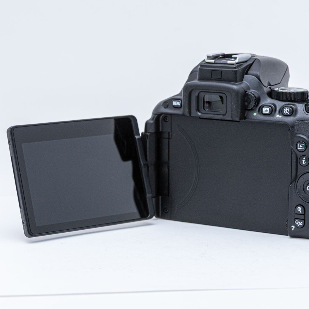 Nikon D5500, AF-S DX 18-55mm F3.5-5.6 G VR II – ねりま中古カメラ