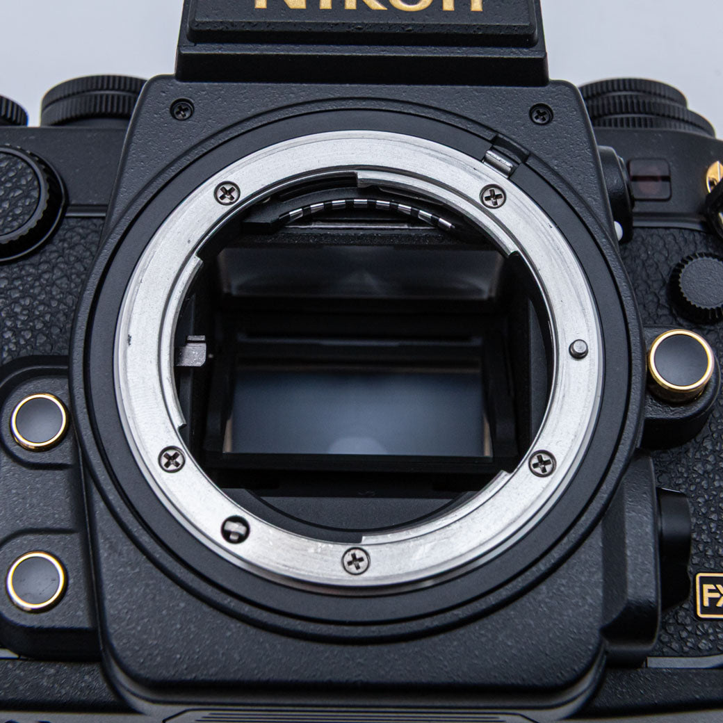 Nikon Df 50mm F1.8 G Special Gold Edition キット