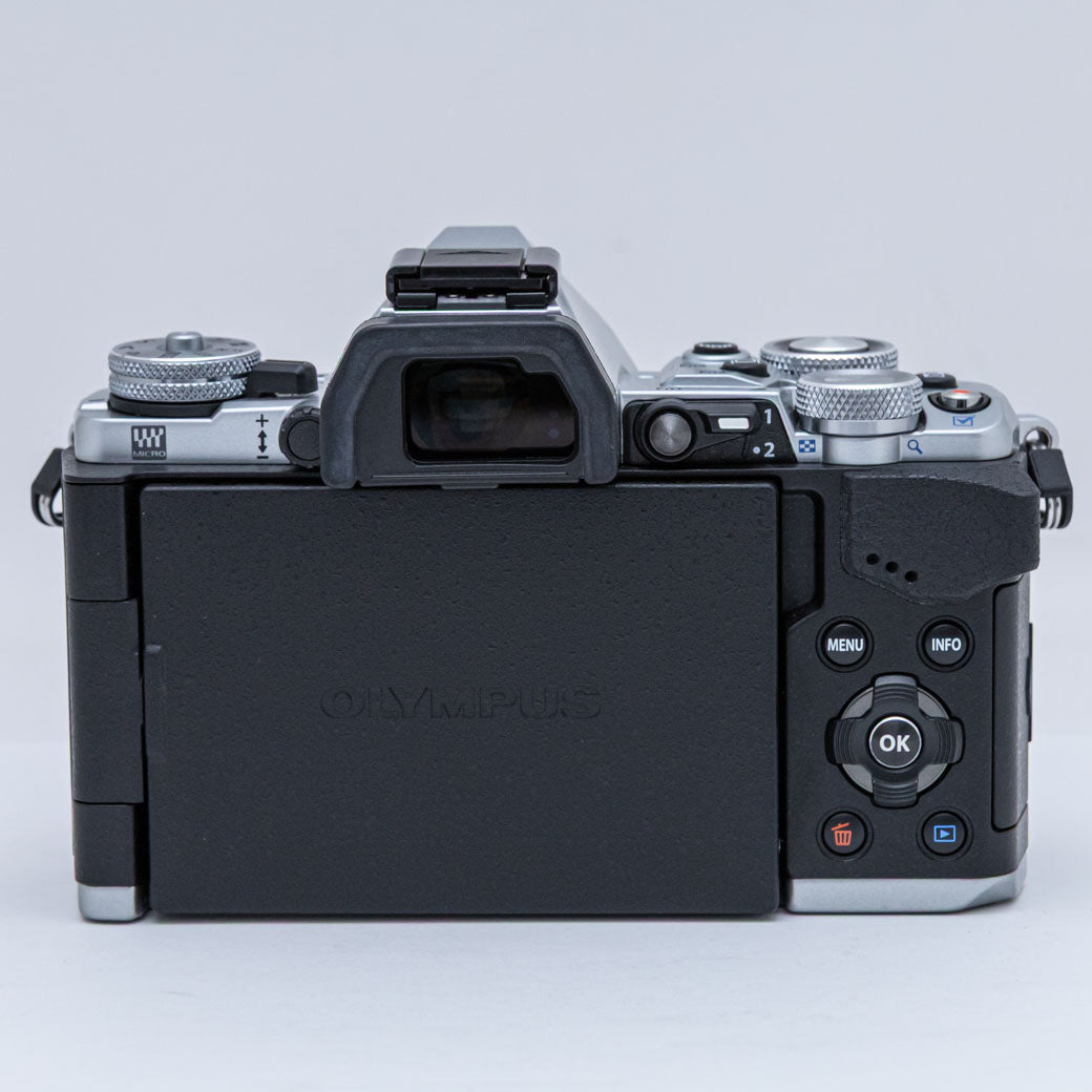 OLYMPUS OM-D E-M5 Mark II シルバー – ねりま中古カメラきつね堂