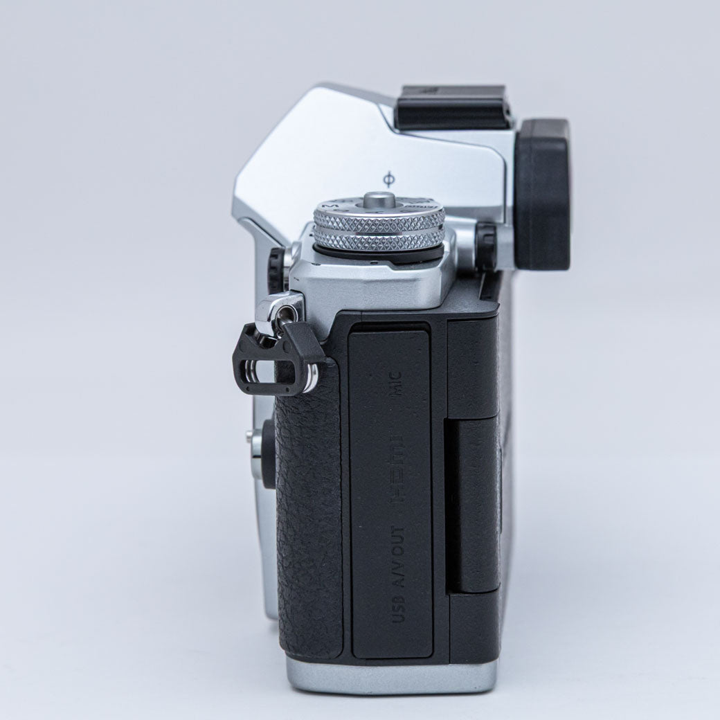 OLYMPUS OM-D E-M5 Mark II シルバー – ねりま中古カメラきつね堂