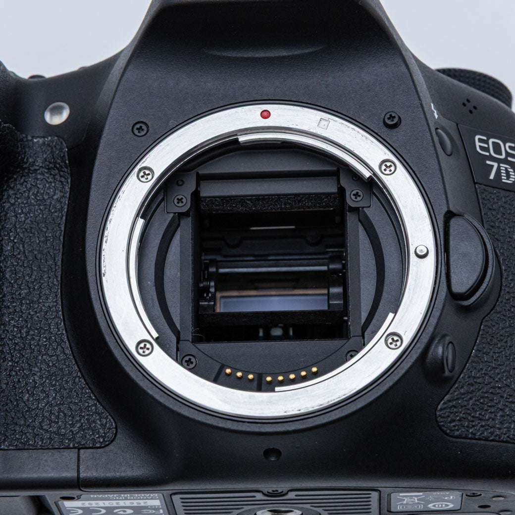 【中古】Canon キヤノン EOS 7D デジタル一眼レフカメラ EOS DIGITAL 【中古】Canon キヤノン 7D デジタル一眼レフカメラ 元箱