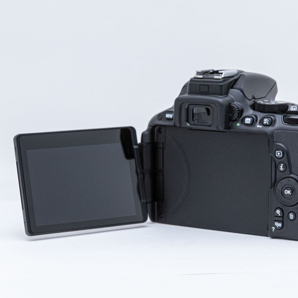 Nikon D5500, AF-S DX 18-55mm F3.5-5.6 G VR II – ねりま中古カメラ